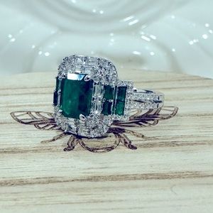 14k White Gold Emerald & Diamond Ring